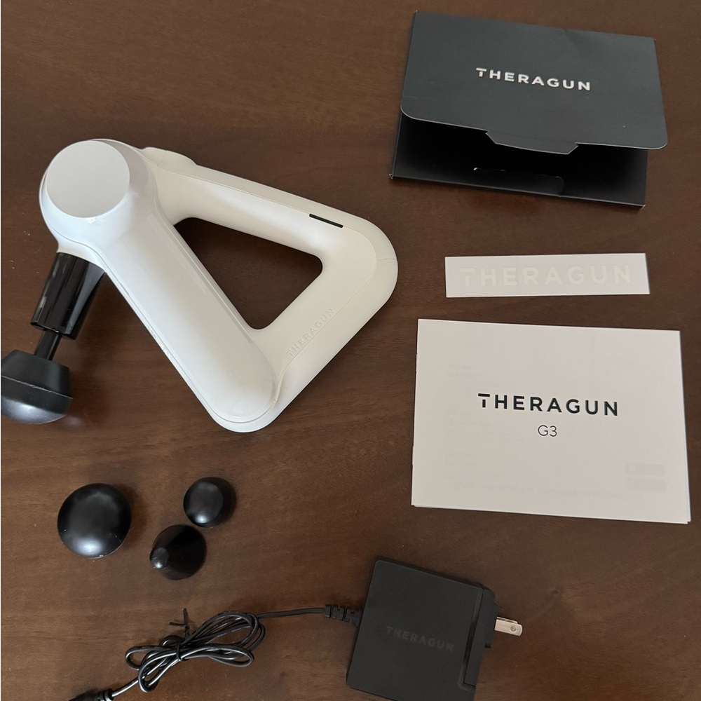 Therabody Theragun G3 in White and Black